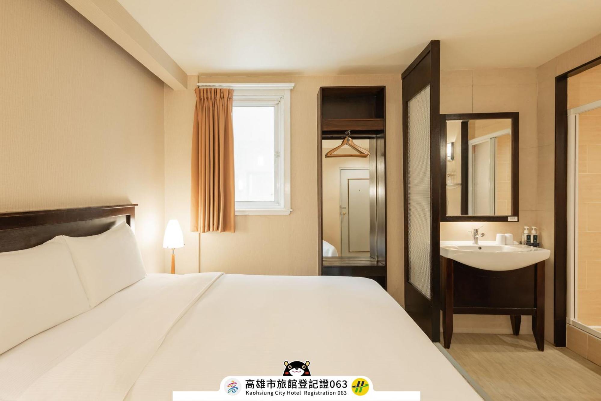 Kindness Hotel Weiwuying Kaohsiung Buitenkant foto