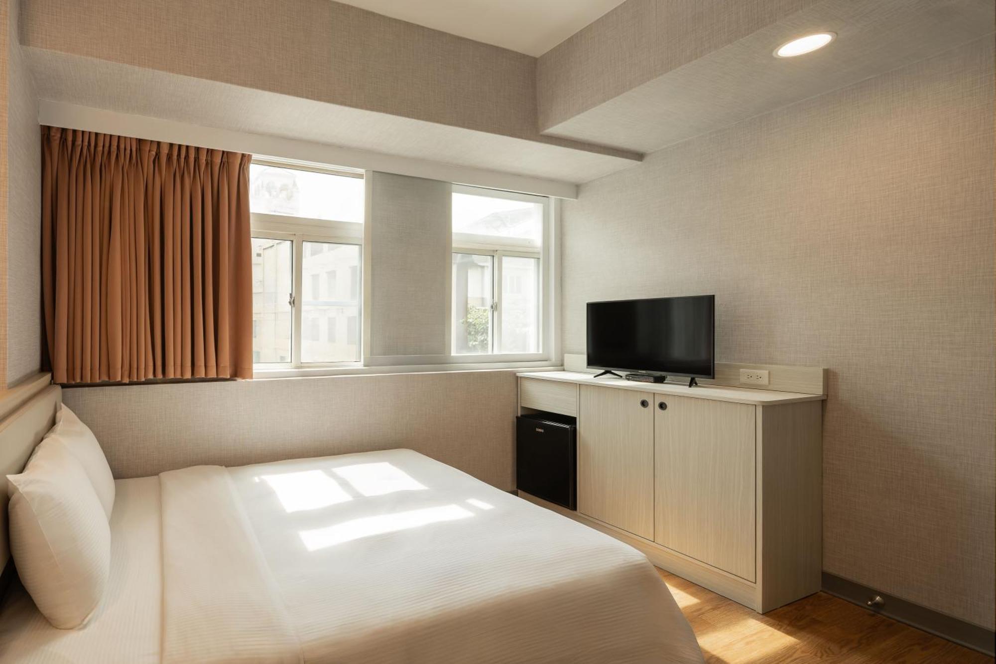 Kindness Hotel Weiwuying Kaohsiung Buitenkant foto