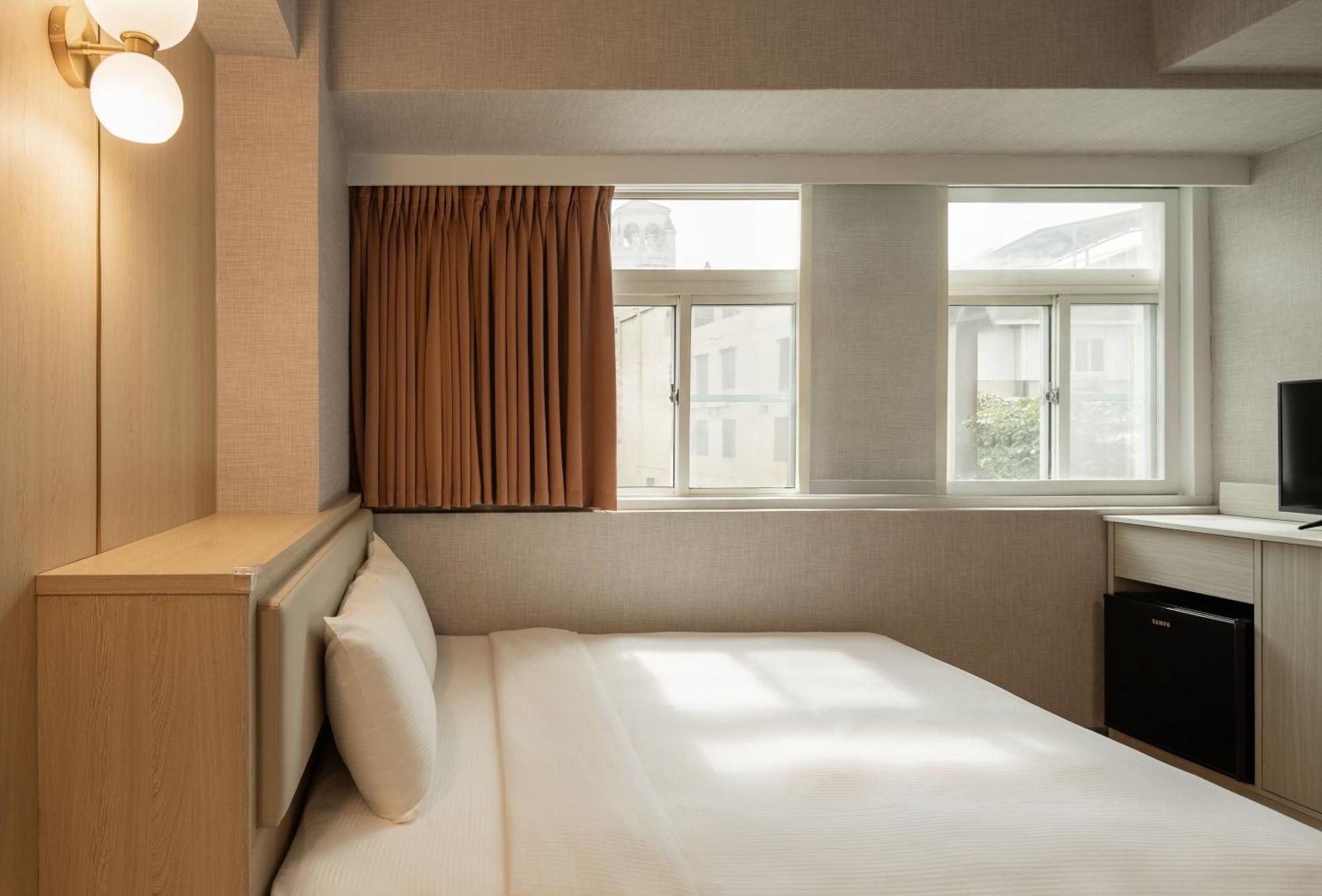 Kindness Hotel Weiwuying Kaohsiung Buitenkant foto