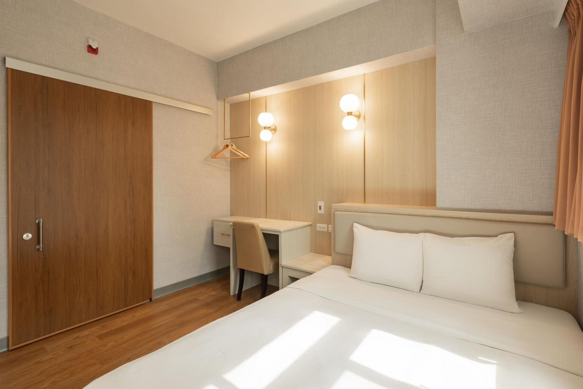 Kindness Hotel Weiwuying Kaohsiung Buitenkant foto