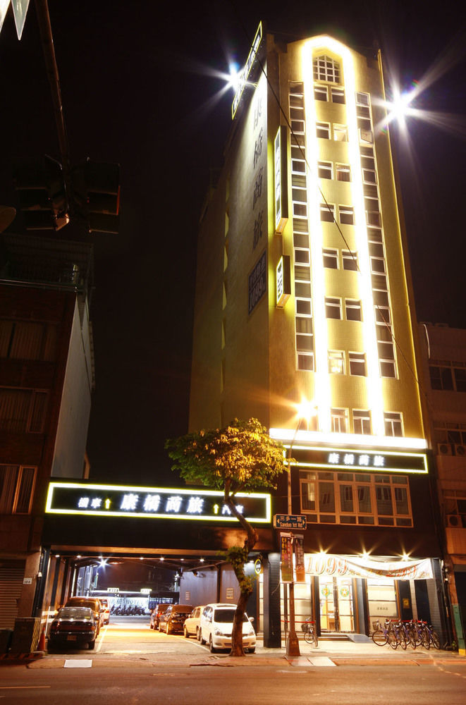 Kindness Hotel Weiwuying Kaohsiung Buitenkant foto