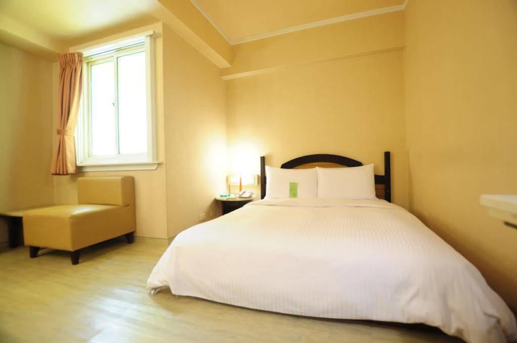 Kindness Hotel Weiwuying Kaohsiung Buitenkant foto