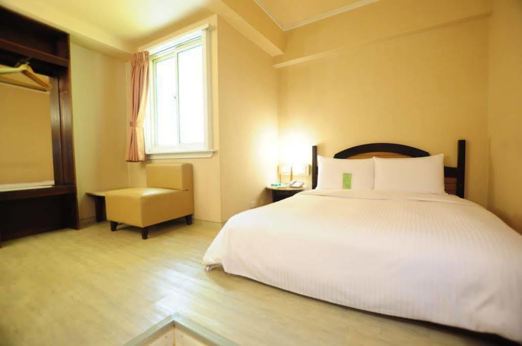 Kindness Hotel Weiwuying Kaohsiung Buitenkant foto
