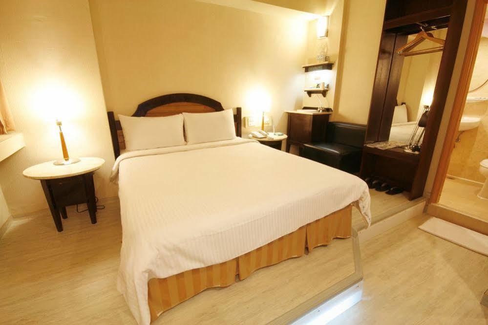 Kindness Hotel Weiwuying Kaohsiung Buitenkant foto