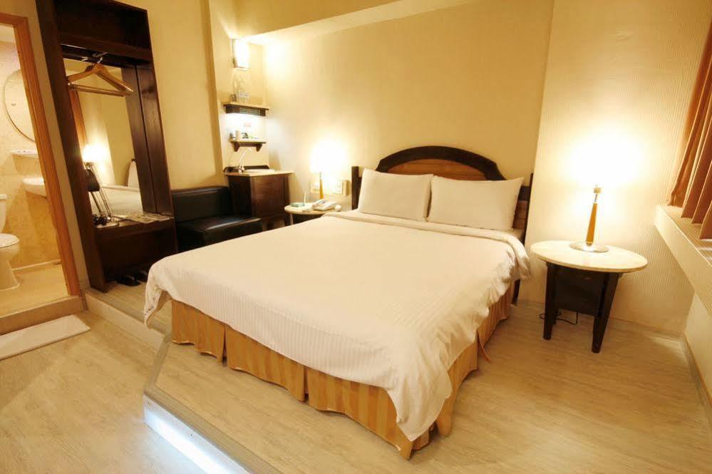 Kindness Hotel Weiwuying Kaohsiung Buitenkant foto